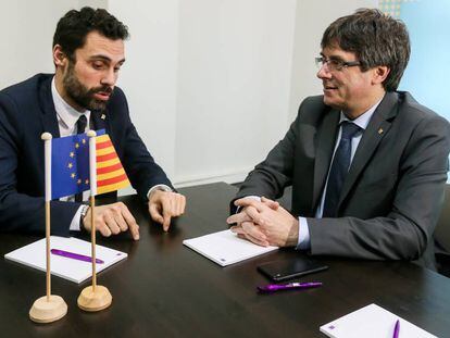 Reuni&oacute; entre Roger Torrent i Carles Puigdemont, a Brussel&middot;les.