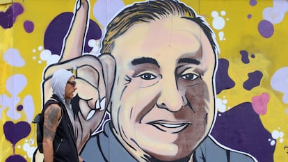 Un dibujo de Rodolfo Hernández, el candidato que compite con Gustavo Petro este domingo por la presidencia de Colombia.