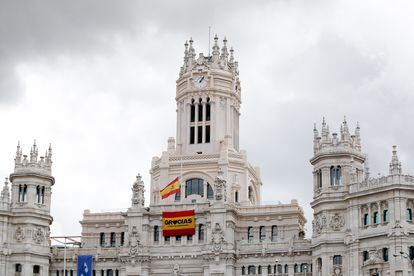 Fachada del Ayuntamiento de Madrid, en abril de 2020.