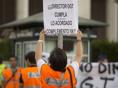 Concentraci&oacute;n de propietarios de autoescuelas de Espa&ntilde;a en Sevilla.