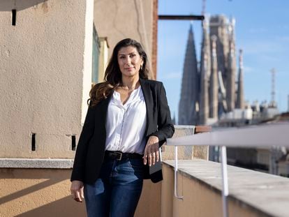 Vanesa Carceller, que invierte en inmuebles 'tokenizados', fotografiada en el Eixample de Barcelona.