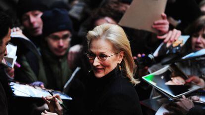 Meryl Streep firmaba autógrafos a sus admiradores en Berlín el pasado octubre.