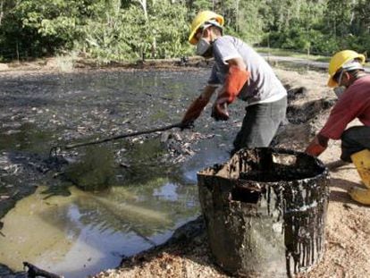 Imagen de un pozo contaminado en Taraco, Ecuador, en 2007.