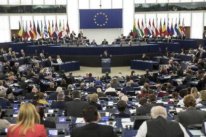 El presidente franc&eacute;s, Emmanuel Macron, interviene ante el Parlamento Europeo en Estrasburgo. (AP / Jean Francois Badias)