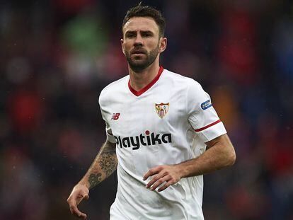 Lay&uacute;n, durante un partido con el Sevilla.