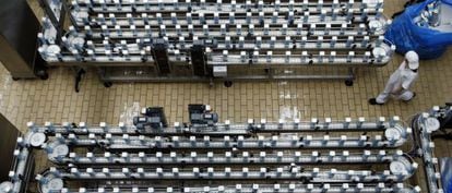 Vista de una fábrica de Leche Pascual, la cadena de producción de envasado.