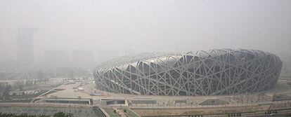 El Estadio Nacional chino cubierto de polución