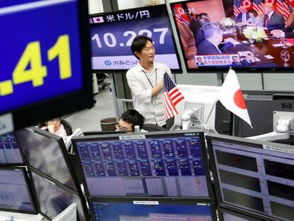 Una sala de corretaje de acciones en Tokio (Jap&oacute;n).