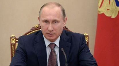 Vladimir Putin durante una sesión del Kremlin
