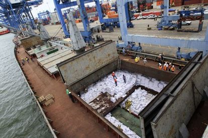 Interior de la nave norcoreana retenida en Panam&aacute;.