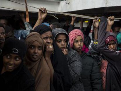 Las ONG sospechan que entre los 304 rescatados hay adolescentes somalíes que pueden haber sufrido “violaciones y abusos”