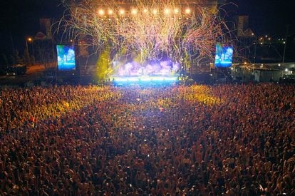 Un momento del concierto de Juan Luis Guerra anoche en el Festival Río Babel, en Madrid.