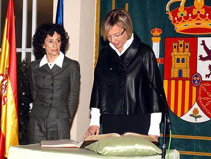 La ministra Mercedes Cabrera (izquierda) y la secretaria de Estado de Educación, Eva Almunia.