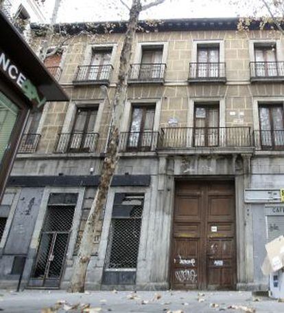 Fachada del palacio antes de las obras de derribo.