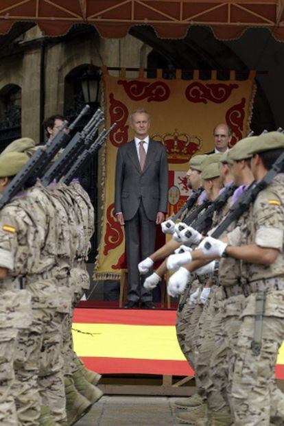 El ministro de Defensa, Pedro Moren&eacute;s, en un homenaje a quienes defendieron Espa&ntilde;a en la Guerra de la Independencia.