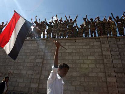 Soldados yemeníes disidentes piden juicio contra Saleh.