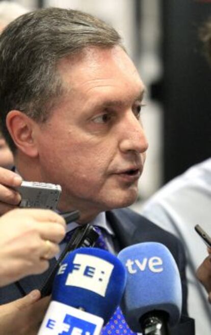 El director general de la Agencia Tributaria, Santiago Menéndez, atiende a los medios.