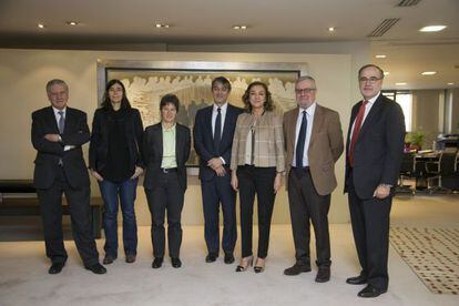De izquierda a derecha, Valentín Fuster, María Blasco, Mónica Martínez, Carlos Buesa, Carmen Vela, Enric Banda y Javier Ayuso