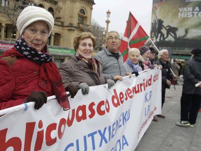 Concentración en defensa de las pensiones, en San Sebastián.
