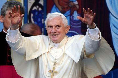 El papa Benedicto XVI, durante la conmemoración del décimo aniversario de los atentados 11 de septiembre, en la plaza del Plebiscito de Ancona.