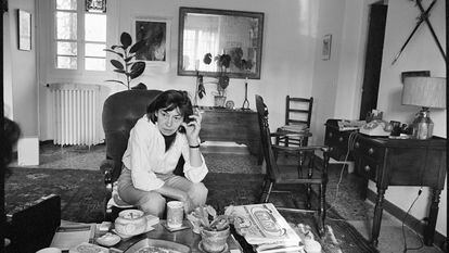 La escritora Patricia Highsmith, en su casa de la localidad francesa de Montcourt-Fromonville en 1976.