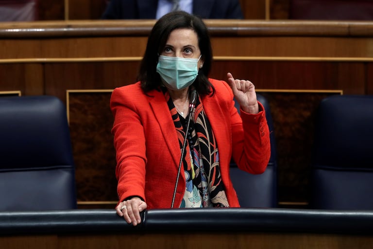La ministra de Defensa, Margarita Robles, este miércoles durante el pleno del Congreso.
