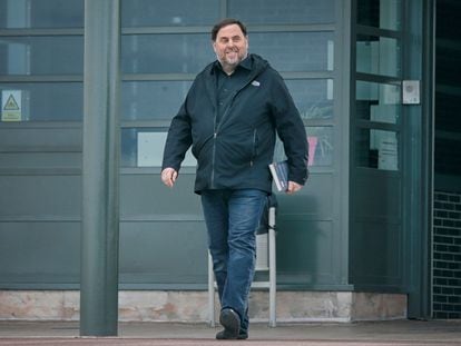 El exvicepresidente de la Generalitat Oriol Junqueras, durante su primera salida para ejercer de docente en la Universidad de Vic el pasado 3 de marzo.