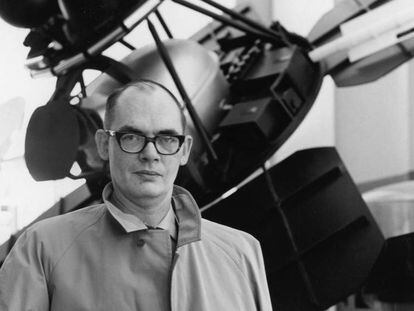 Frederik Pohl, uno de los autores de la obra 'Mercaderes del espacio', en la década de los 70.