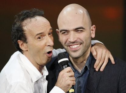 Benigni y Saviano, en un momento del programa 'Viene via con me'.