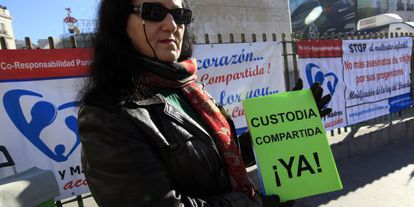 Una concentraci&oacute;n en Madrid para pedir la custodia compartida, en 2011. 