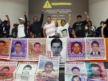 Familiarse de los 43 normalistas en la conferencia de prensa de este 11 de enero, en Ciudad de México.
