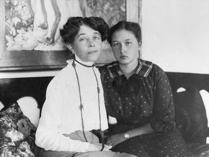 La escritora alemana Ricarda Huch, con su hija en 1921.