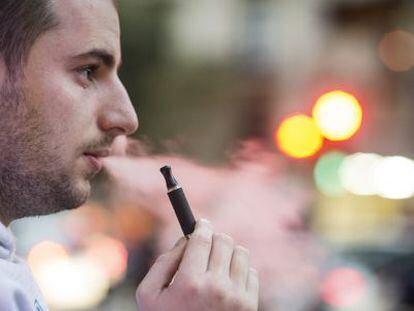 La Organización Mundial de la Salud desaconseja el uso de cigarrillos electrónicos hasta que se compruebe que son seguros.