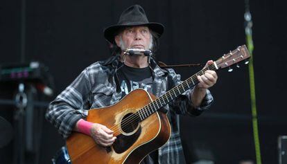  Neil Young  durante su concierto en Madrid en el Mad Cool Festival. 