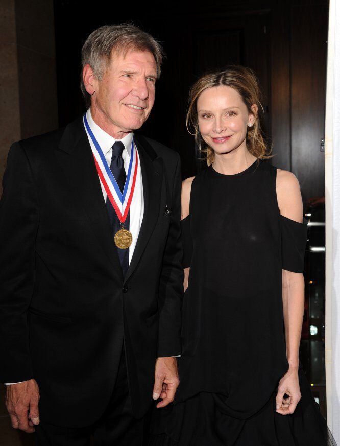 El actor Harrison Ford y Calista Flockhart, en la gala de Leyendas Vivas de la Aviación en la que el actor fue condecorado unos años antes.