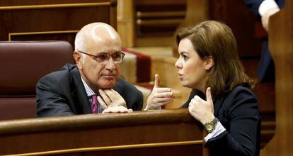 Santamaría y Duran conversan, este miércoles, en el Congreso.