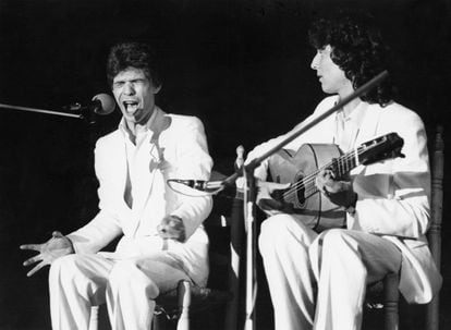 Camarón de la Isla y Tomatito, actúan en Sevilla, 1982.