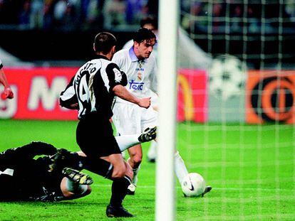 Mijatovic marca ante la Juventus en 1998.