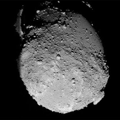 Imagen del asteroide Itokawa.