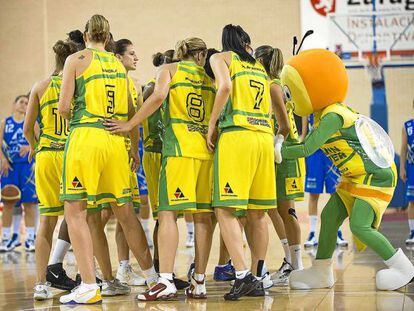 Las jugadoras del Mann Filter de Zaragoza, durante un partido.