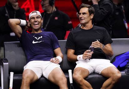 Nadal (left) and Federer rest during the training session in London.