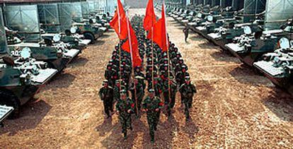 Soldados del Ejército de Liberación del Pueblo durante maniobras militares recientes en la provincia de Henan, en el centro de China.