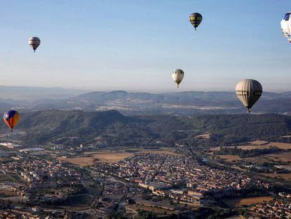 Más de 60 globos sobrevuelan la comarca del Anoia.