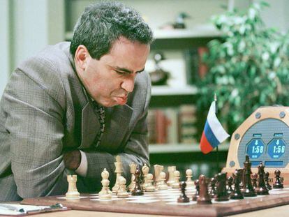 Kaspárov, en su quinta partida contra la máquina Deep Blue en 1997.