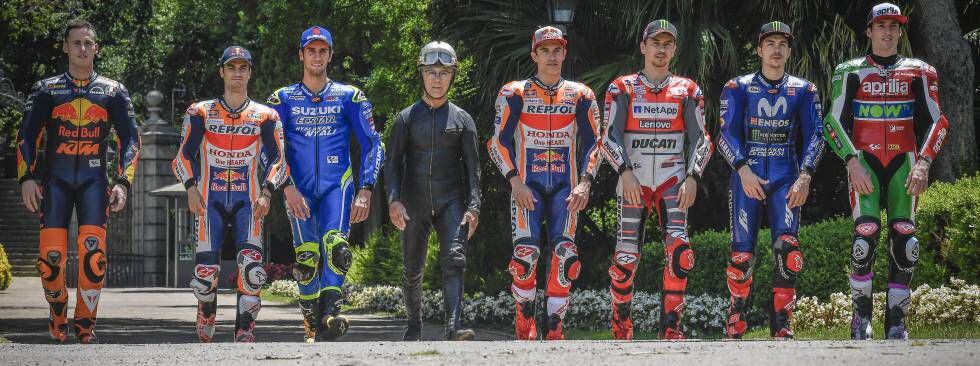 Los pilotos españoles de MotoGP y Cañellas, en el centro.