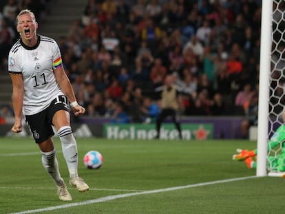 Alexandra Popp celebra el 2-1 a Francia.