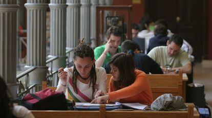 Alumnos en la Escuela de Minas de la Universidad Polit&eacute;cnica.