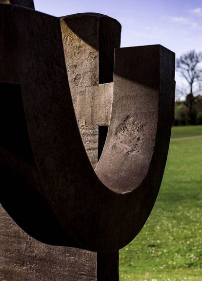 'Arco de la libertad' (acero corten), escultura de 1993.