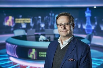 Arne Horvei, director del Champions Chess Tour, en el estudio de televisión de Oslo donde se retransmiten las partidas