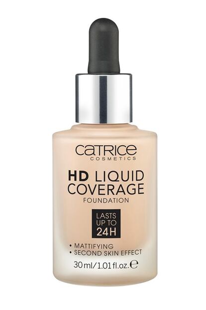 HD Liquid Coverage de Catrice. 
La prueba de que la alta cobertura no está reñida con un aspecto natural en la piel. La textura de la base estrella de Catrice es líquida y ultra ligera, además de vegana, está disponible en varios tonos y promete una duración de 24 horas.